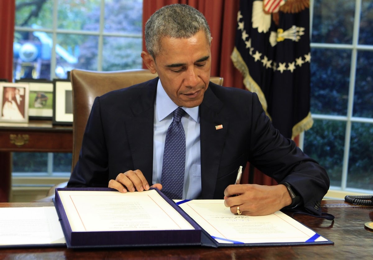 Obama Signs Bill Containing CISA Spying Laws, Barely Anybody Realizes It – David Pakman Show