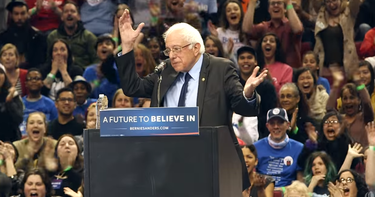 Adorable Bird Shares the Podium With Bernie Sanders