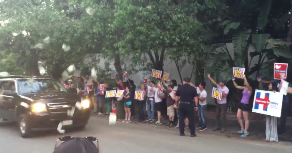 As Clinton Leaves Lavish George Clooney Fundraiser, Bernie Supporters Shower Her Car In Cash