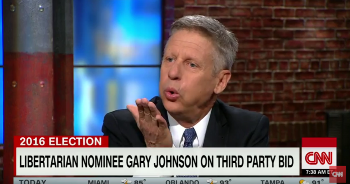 Cheeky Libertarian Gary Johnson Taunts Trump By Blowing Him A Kiss