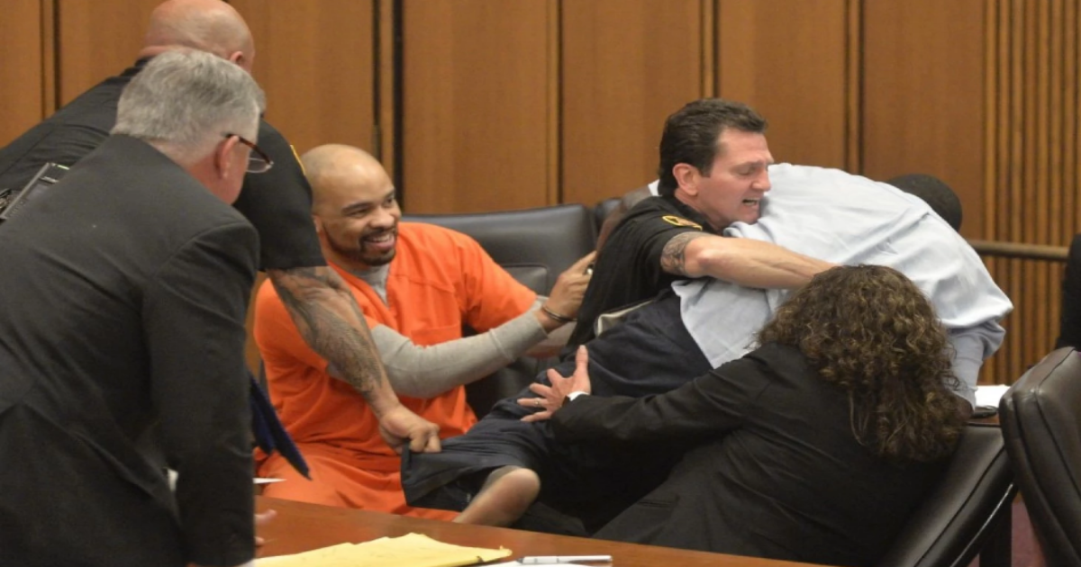 Heartbreaking Video Of A Father Lunging At His Daughter’s Murderer In Courtroom