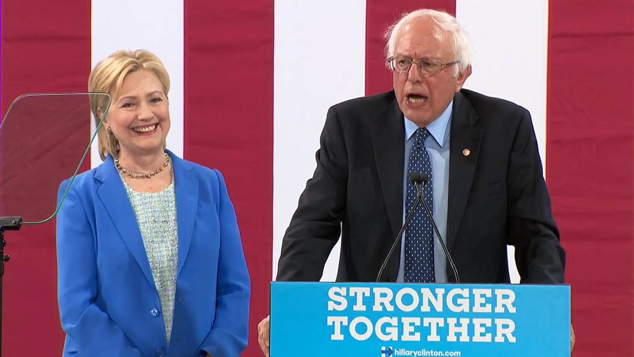 ‘It’s So Phony!’ – Bernie Sanders Refused to Say ‘I’m With Her’