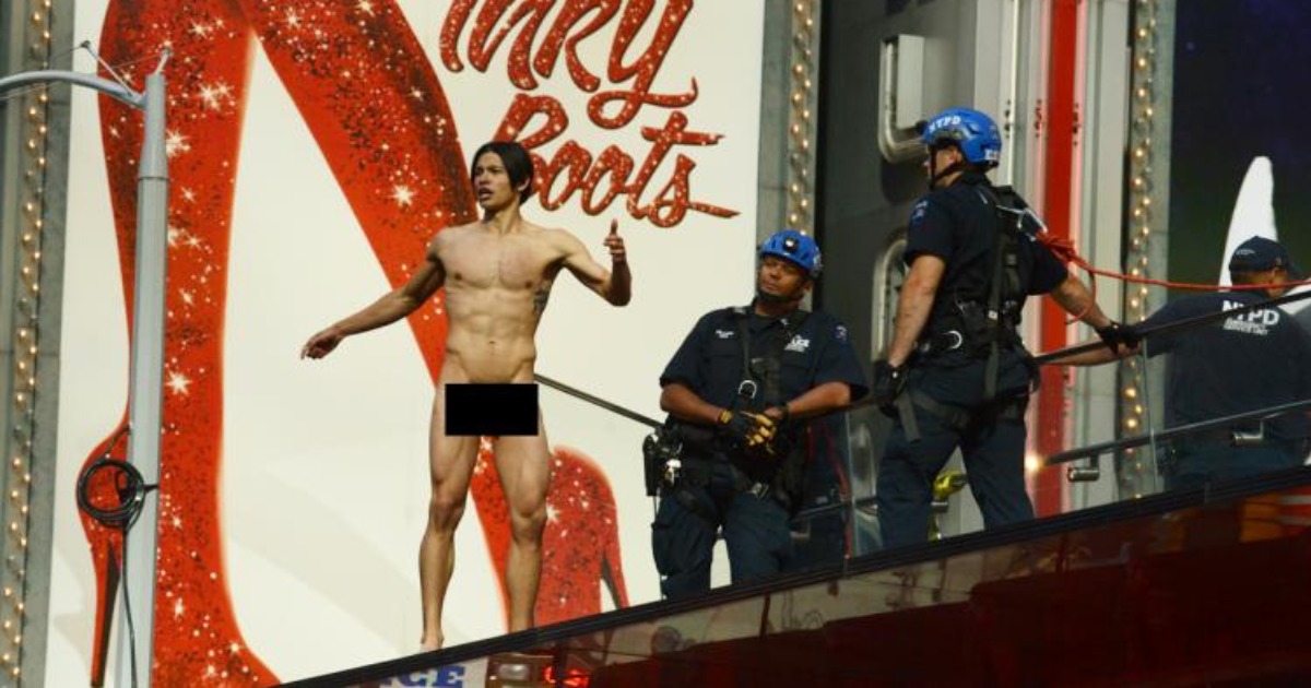 This Man Ranted About Trump While Naked In Time Square – Nude Dude 2016?