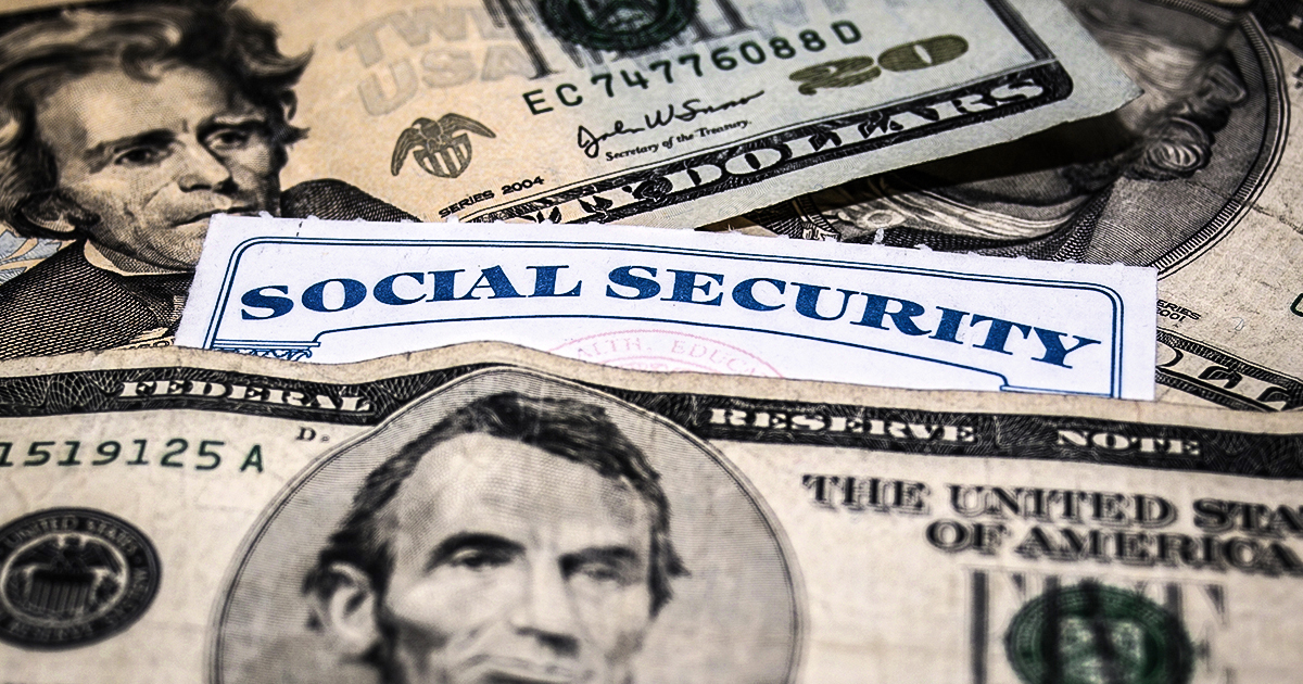 Thom Hartmann Debunks The Social Security Crisis Myth