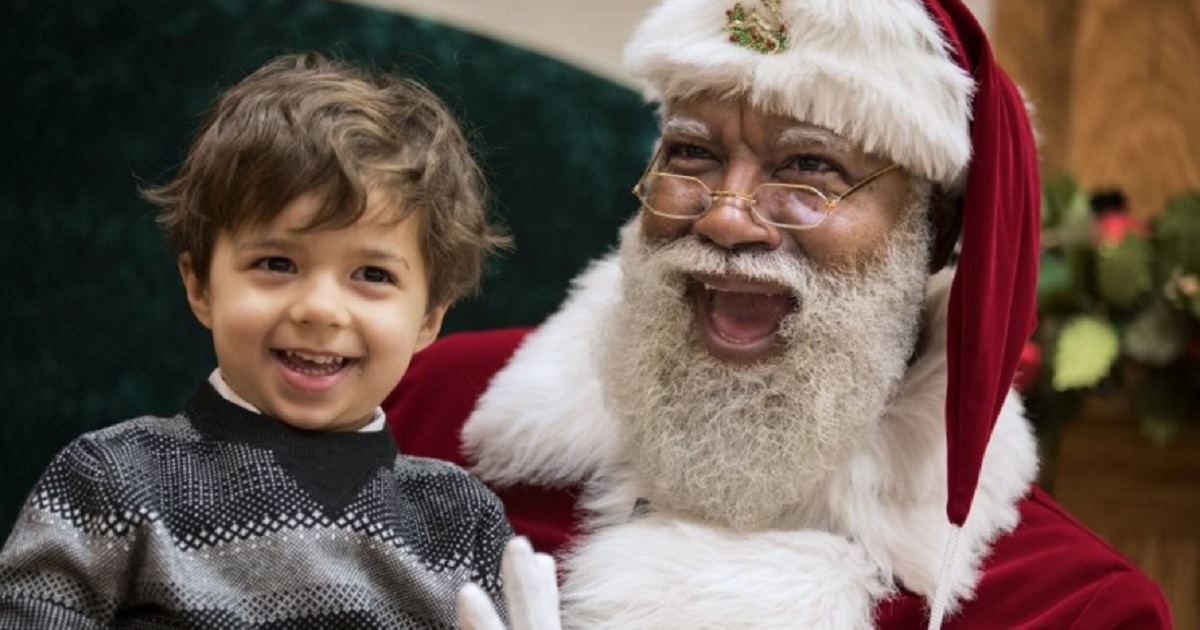 Why is It White Santa So Important To White People? Mall of America’s Black Santa – Benjamin Dixon Show