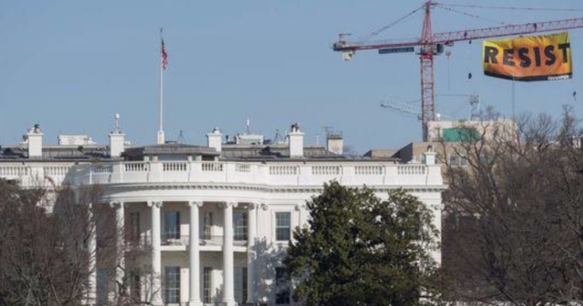 Greenpeace Hoists Massive Banner Reading “Resist” To Be Seen From the White House