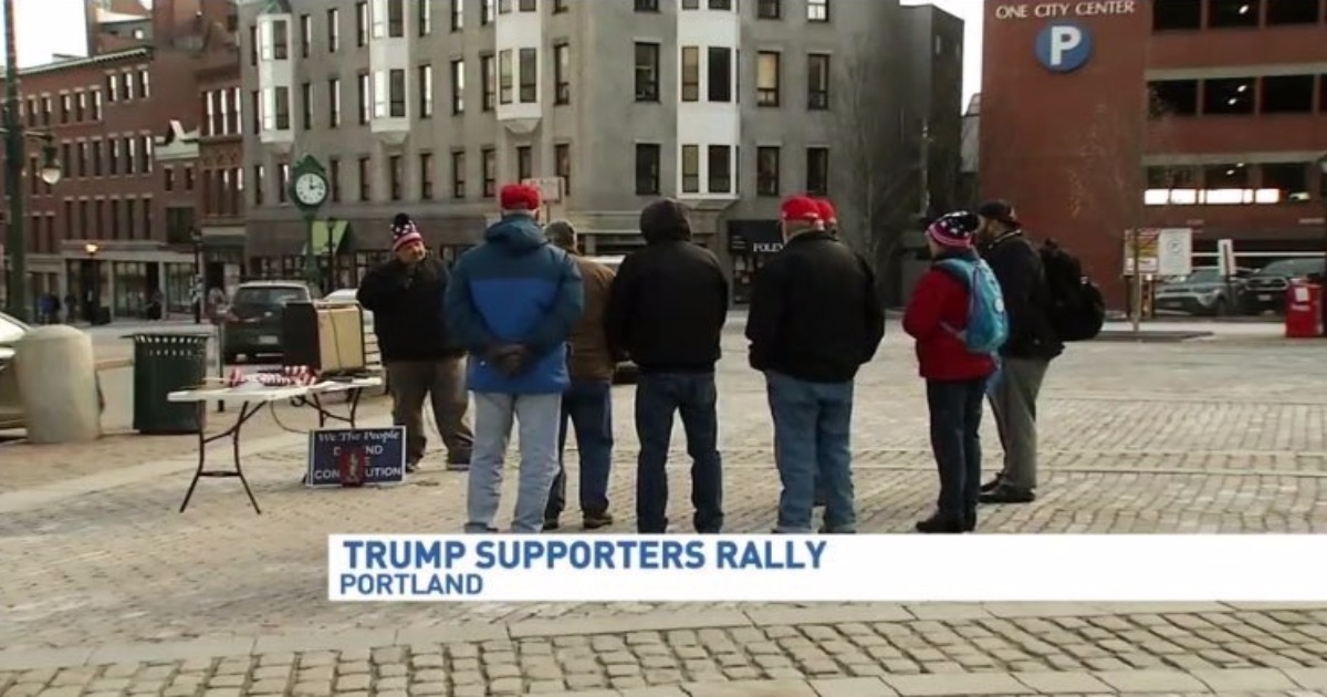 Yuge Turnout! – Eight Show Up To Support President In Pro-Trump Rally