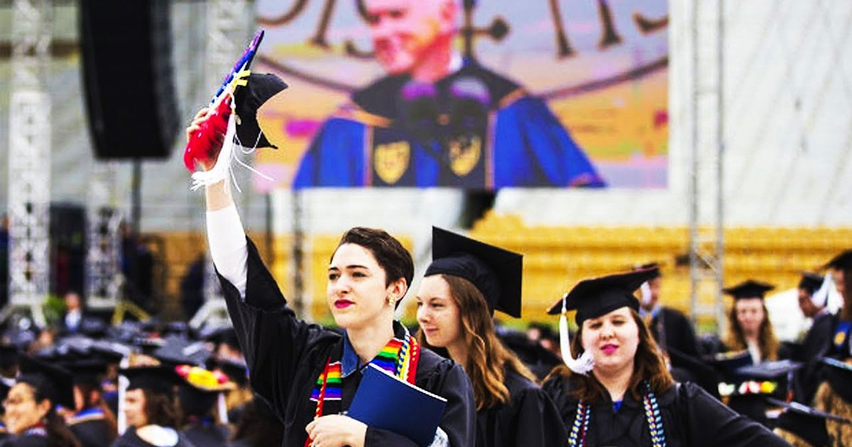 Notre Dame Students Walk Out On Mike Pence At Commencement Ceremony – Majority Report