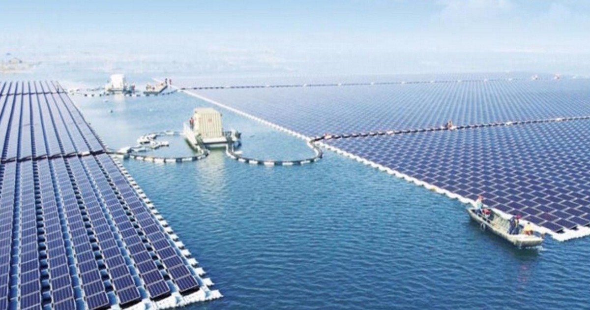 New Leader in Paris Agreement Invests In Massive Floating Solar Farm