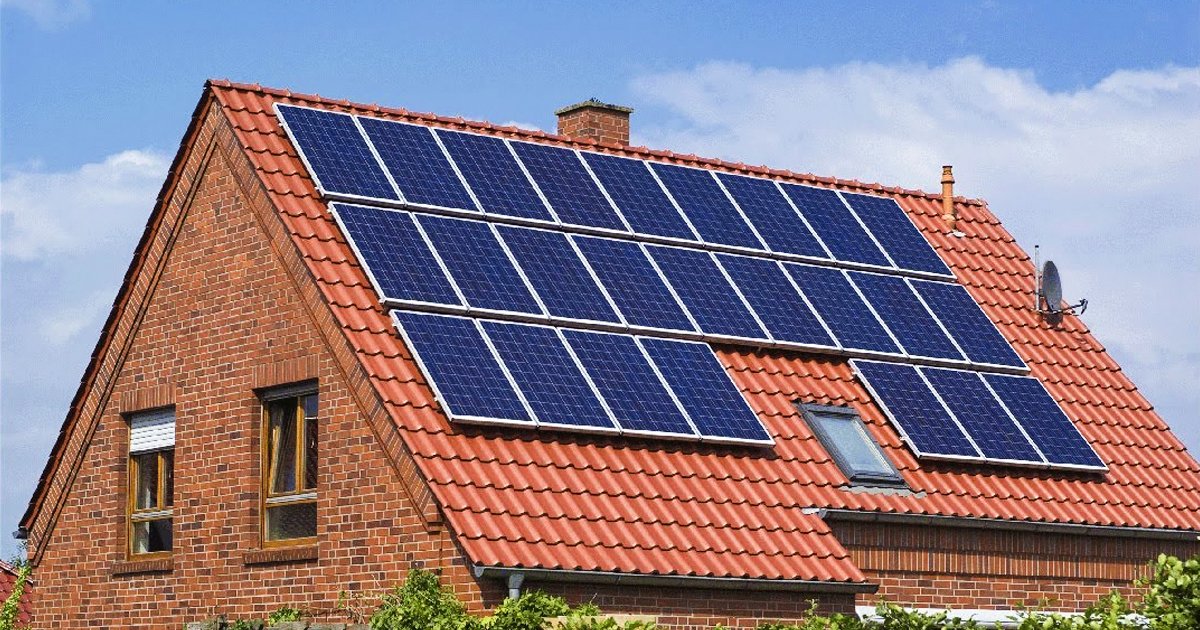 Rooftop Solar Is Growing Like A Weed, Despite Fossil Fuel Billionaires Trying To Crush It – Thom Hartmann Program