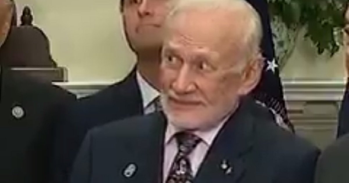 Buzz Aldrin Can’t Hide How Stupid He Thinks Trump Is During White House Visit