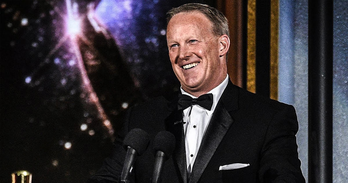 Sean Spicer Appears At Emmy’s And Everyone Forgets What A Lying Jackass He Is